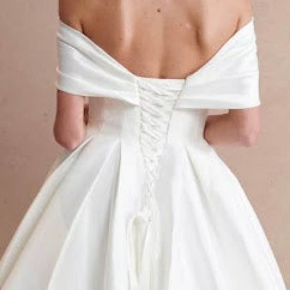 Wedding dress, off white off the shoulder lace up back bridal gown - Picture 4 of 5